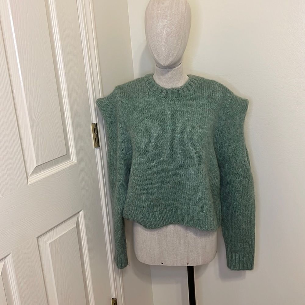 Green Zara Sweater with Shoulder detail. Size L Great Condition
